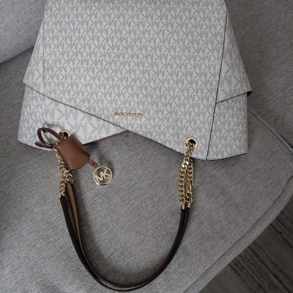 Michael Kors Jet Set Travel Tote Bag - Picture 11 of 11